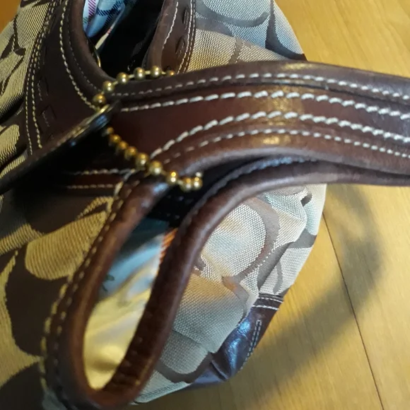 Coach Signature Logo Bag - Picture 6 of 8